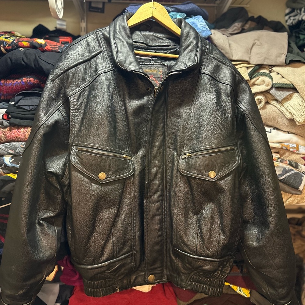 Vintage 90s Wilson’s Adventure Bound Heavy Black Leather Bomber Jacket Medium